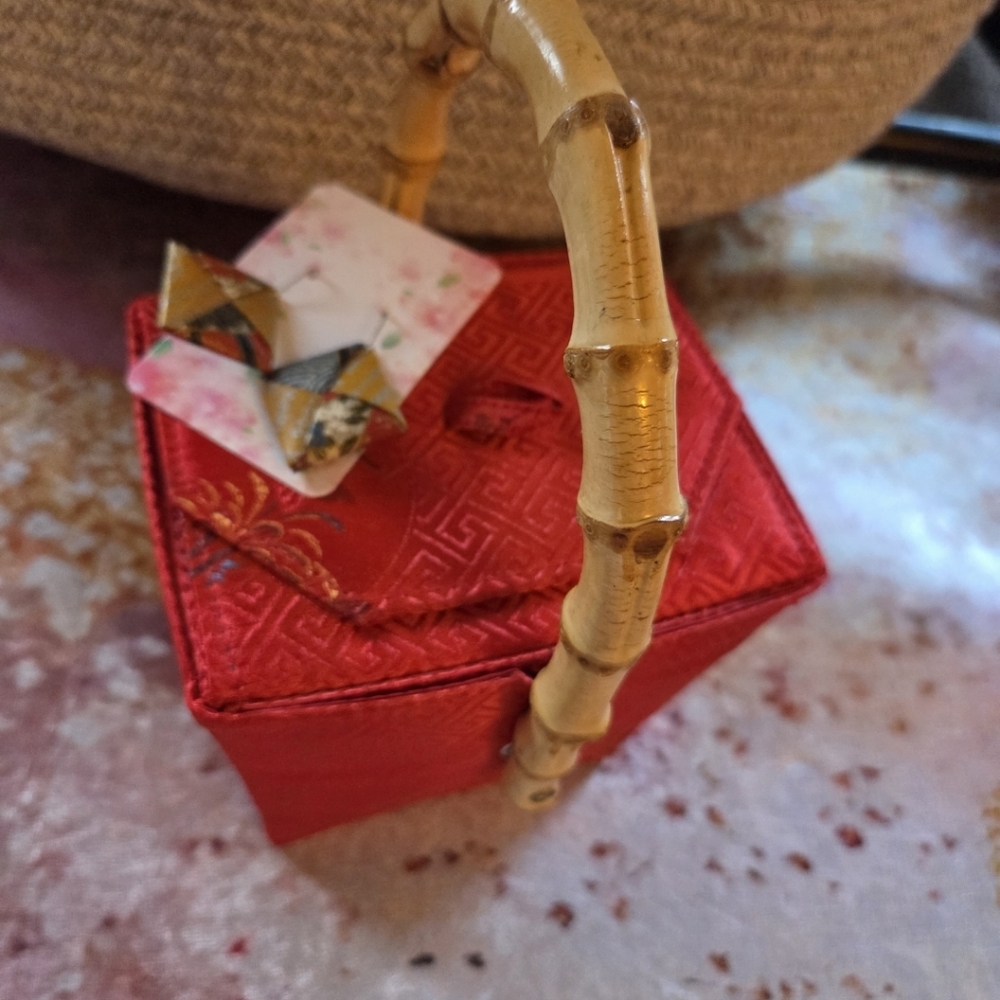 Chinese Style Takeout Red Silk Box Handbag Bamboo Handle Origami Silk Earrings - Picture 2 of 16